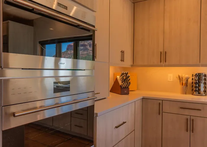 Red Rock View, Hot Tub, 3914sqft, Pets *