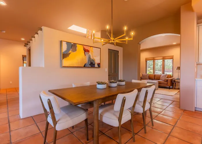 Red Rock View, Hot Tub, 3914sqft, Pets Holiday home