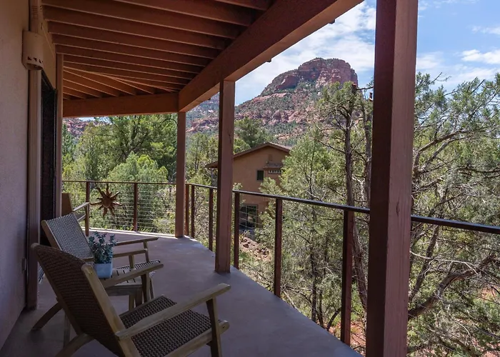 Red Rock View, Hot Tub, 3914sqft, Pets Holiday home *