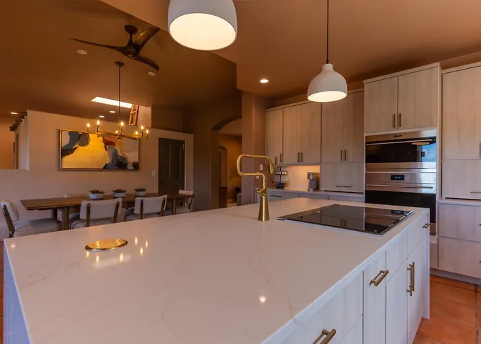 Red Rock View, Hot Tub, 3914sqft, Pets
